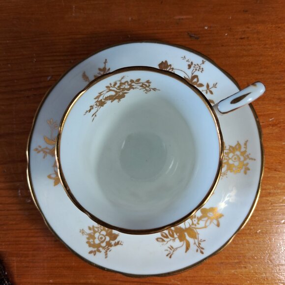 Vintage Hammersley & Co white teacup and saucer with gold flowers - Picture 3 of 8